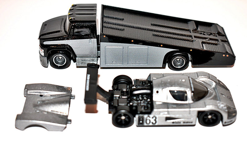 Hot Wheels Premiere - Mercedes-Benz Sauber C9 Race Car with Transporter