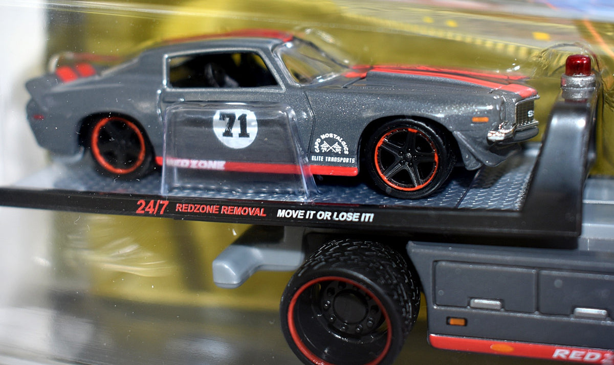 Maisto - Transport - Chevy Set - 1971 Chevy Camaro and  Flatbed Tow Truck