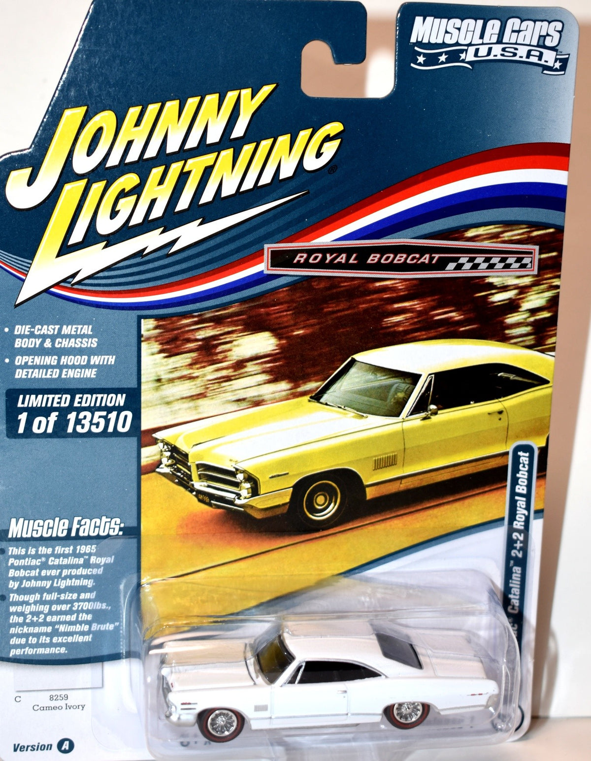 Johnny Lightning Muscle Cars USA - 1965 Pontiac Catalina 2+2 Royal Bobcat