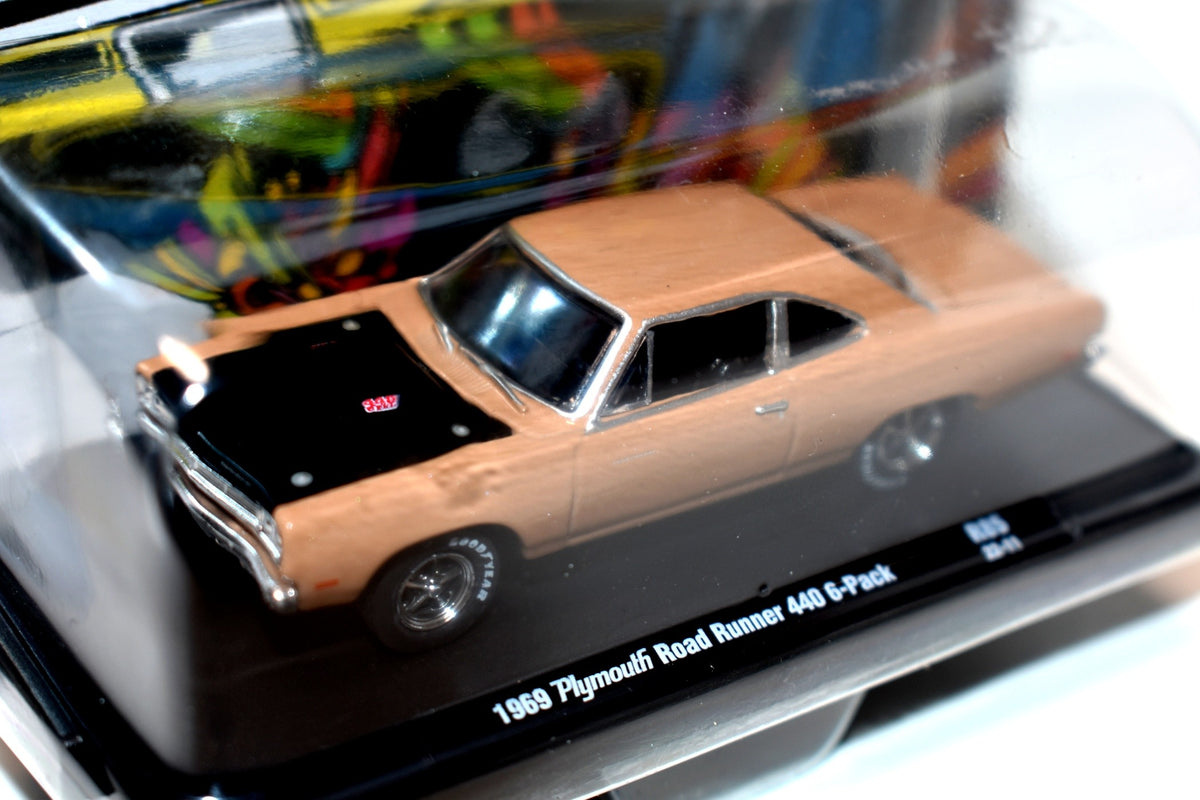 M2 Machines Drivers  1969 Plymouth Road Runner 440 6-Pack