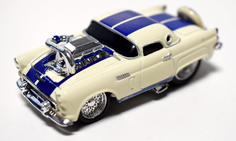 Muscle Machines Ford Mustang Fastback Holiday Car