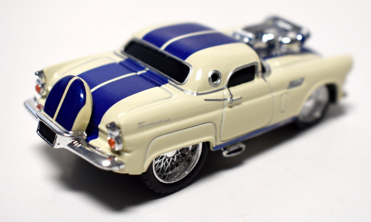 Muscle Machines Ford Mustang Fastback Holiday Car