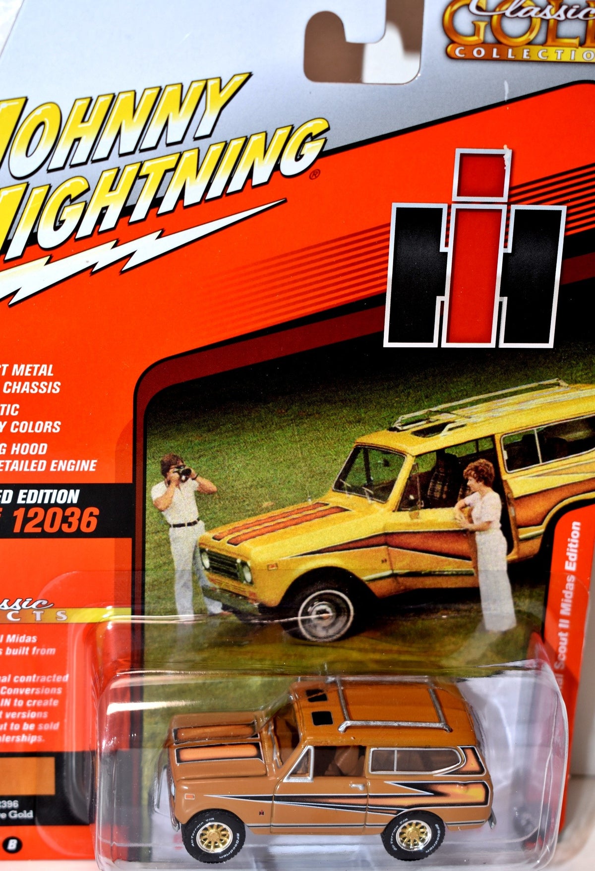 Johnny Lightning Classic Gold - 1979 International Scout II