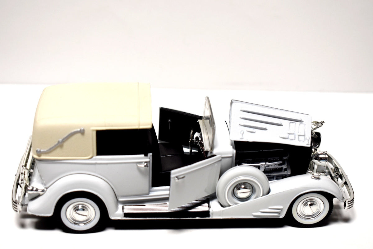 Signature Models - 1933 Cadillac Town Car