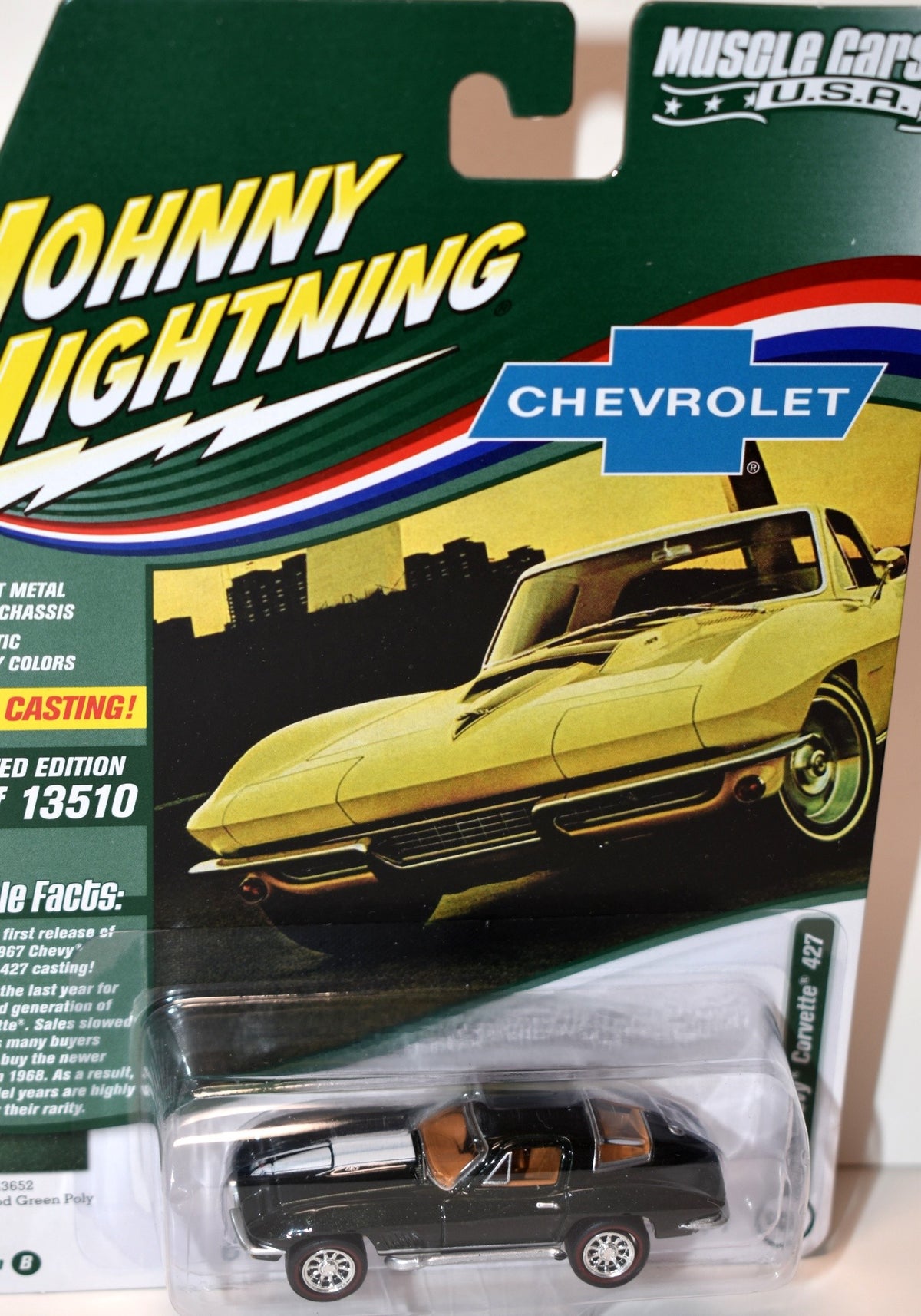 Johnny Lightning Muscle Cars USA - 1967 Chevrolet Corvette 427 Coupe