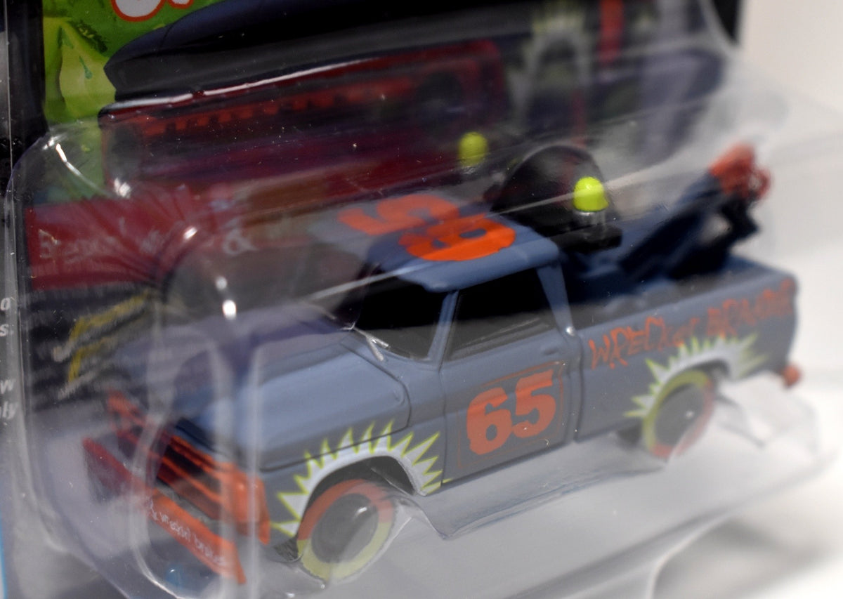 Johnny Lightning Street Freaks - Demolition Derby - 1965 Chevrolet C10 Tow Truck