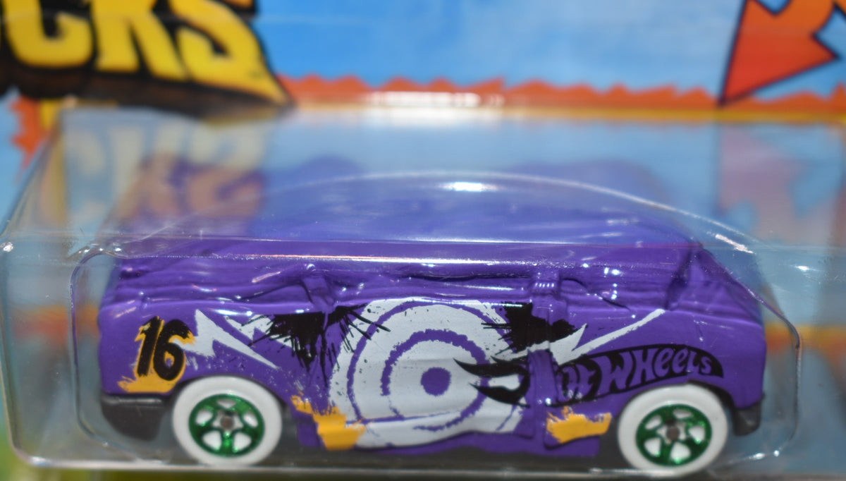 Hot Wheels Monster Trucks Set - Volkswagen Drag Bus & crushed VW Van