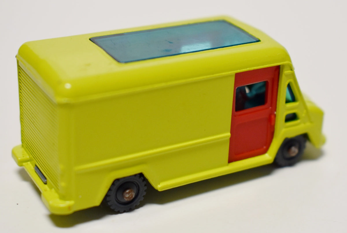 Husky - Commer Walk Thru Van