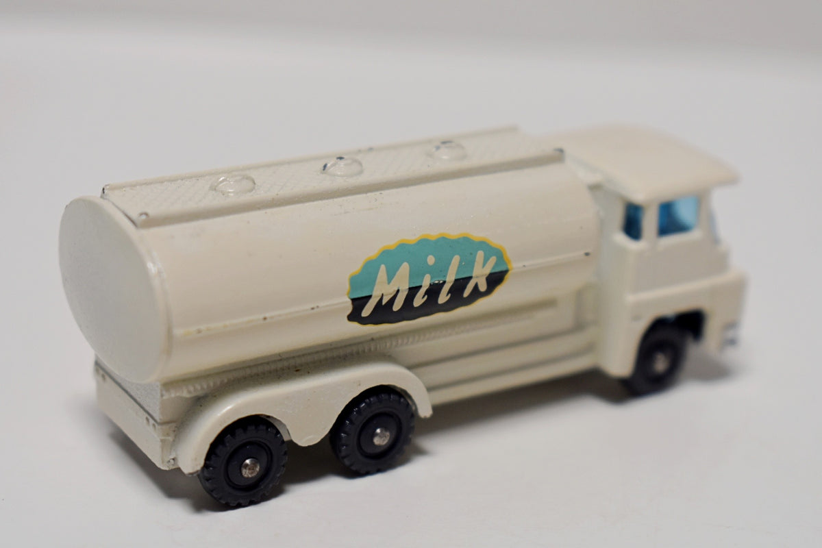 Husky (17A) Guy Warrior Milk Tanker