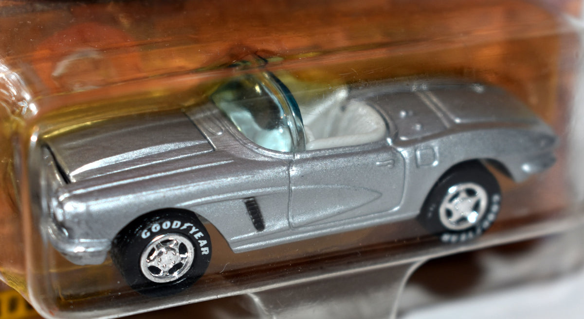 Johnny Lightning - Classic Customs Corvette - 1962 Chevrolet Corvette-2
