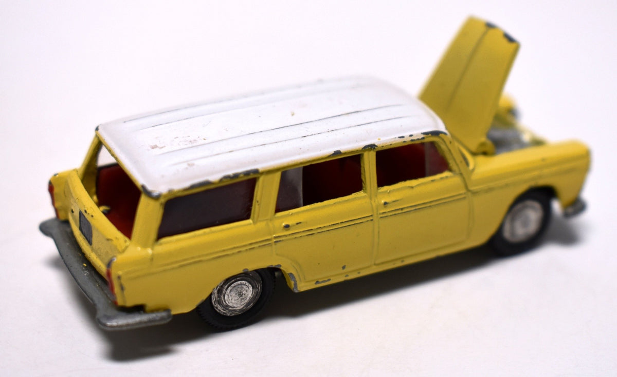 Mini-Dinky (No. 21) Fiat 2300 Station Wagon