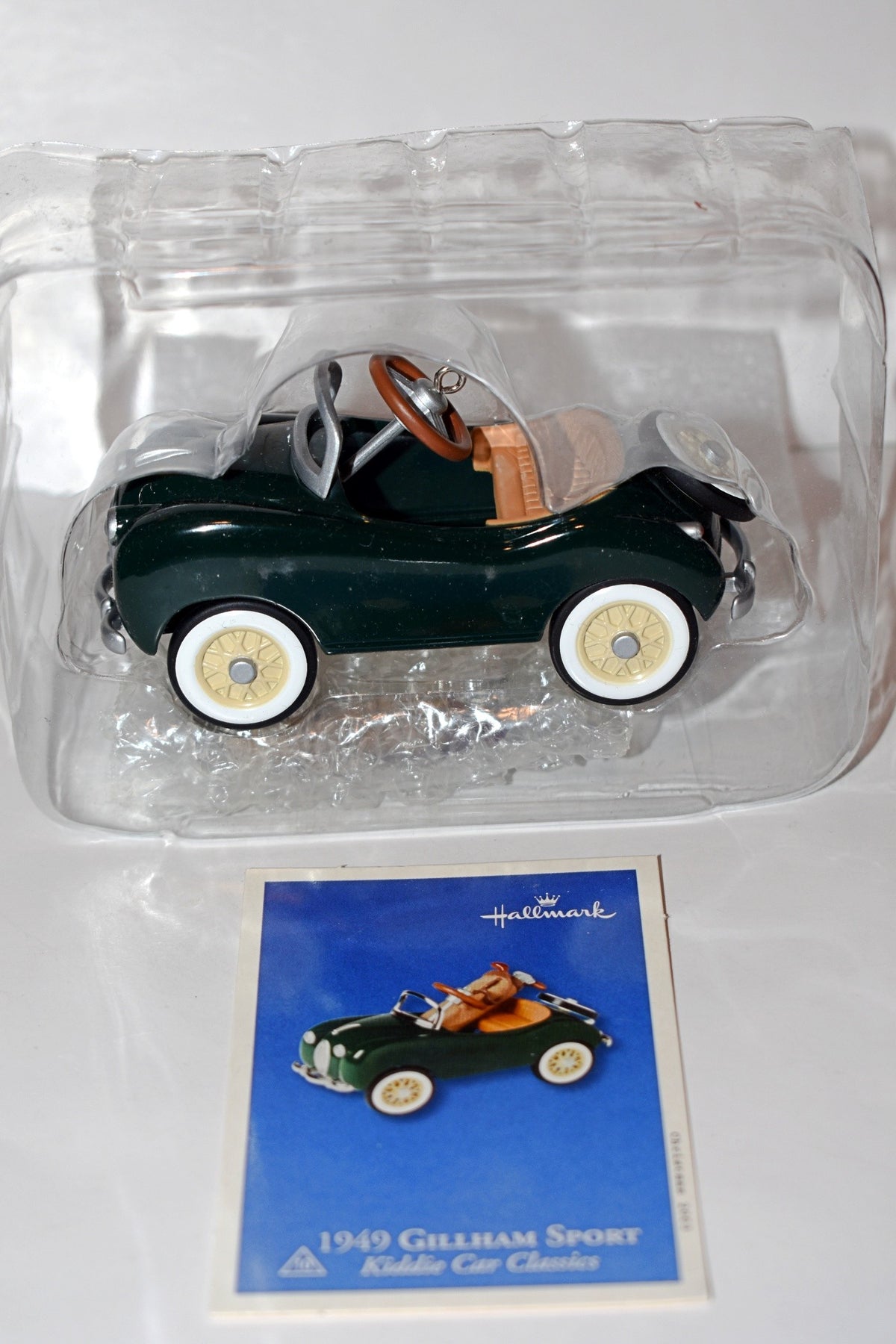 Hallmark - 1949 Gillham Scott Pedal Car with Golf Clubs