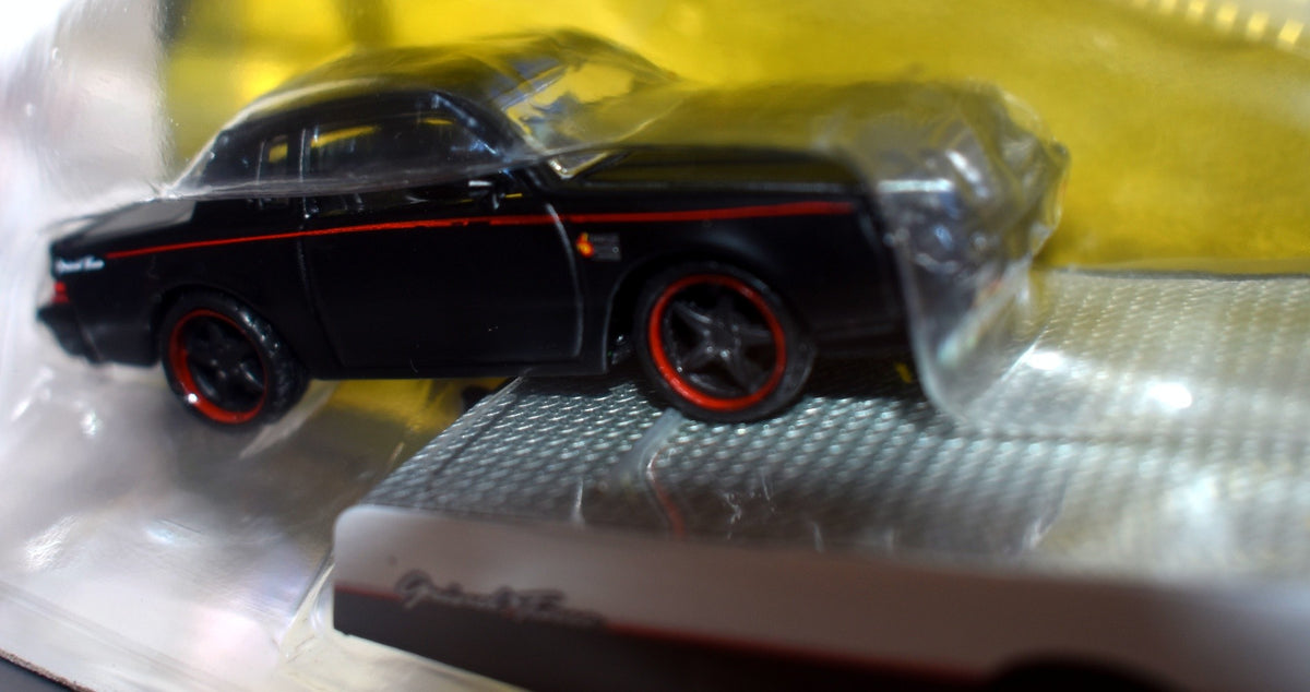 Maisto - Elite Transport - 1987 Buick  Grand National Regal  and  Ramp Truck set - Killer Mike Transport