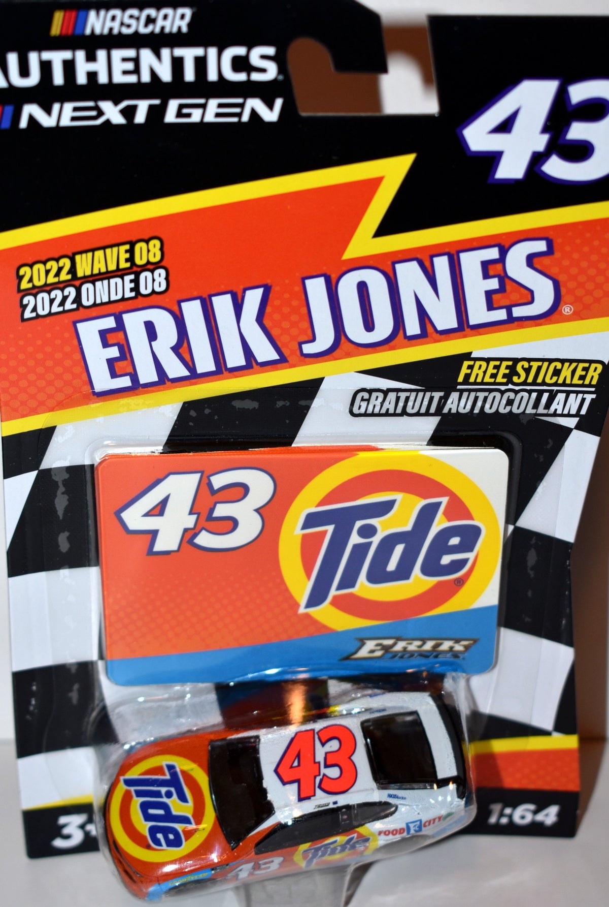 Lionel NASCAR Authentics - Erik Jones Tide Chevy Camaro