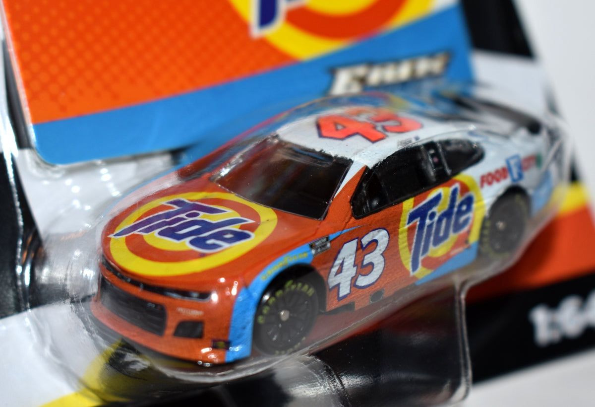 Lionel NASCAR Authentics - Erik Jones Tide Chevy Camaro