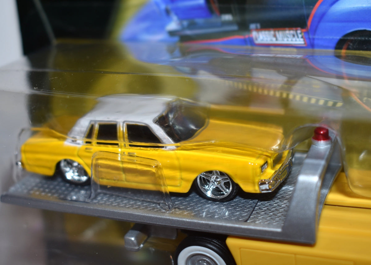 Maisto Elite Transports - 1987 Chevrolet Caprice Lowrider and 1957 Chevy Flatbed