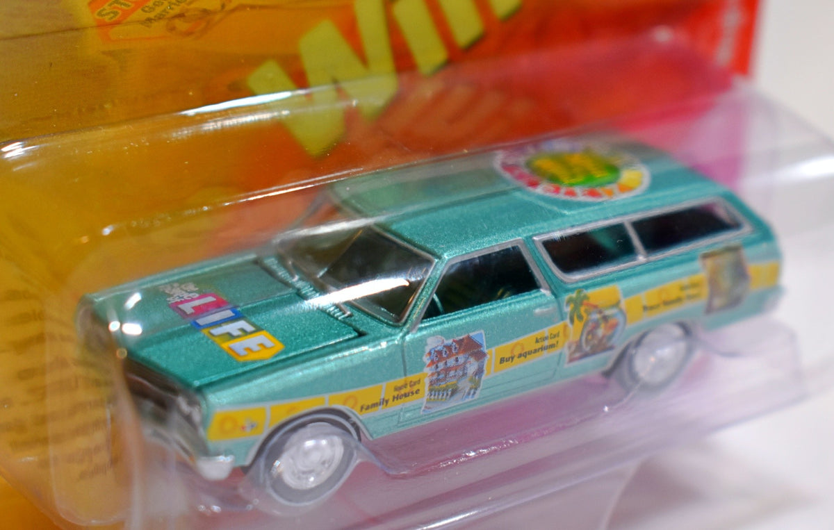 Johnny Lightning Pop Culture - The Game of LIFE - 1965 Chevrolet Chevelle 2 Door Wagon