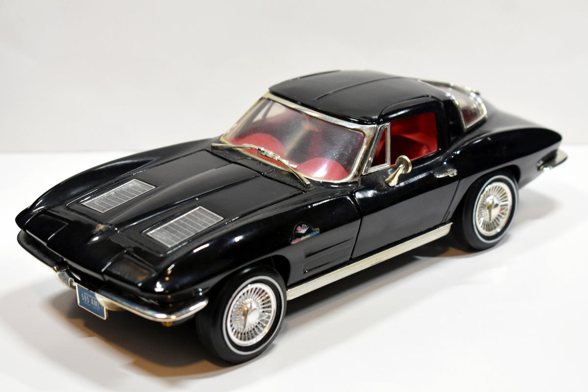 ERTL - 1963 Chevrolet Corvette Split Window Coupe Fuelie