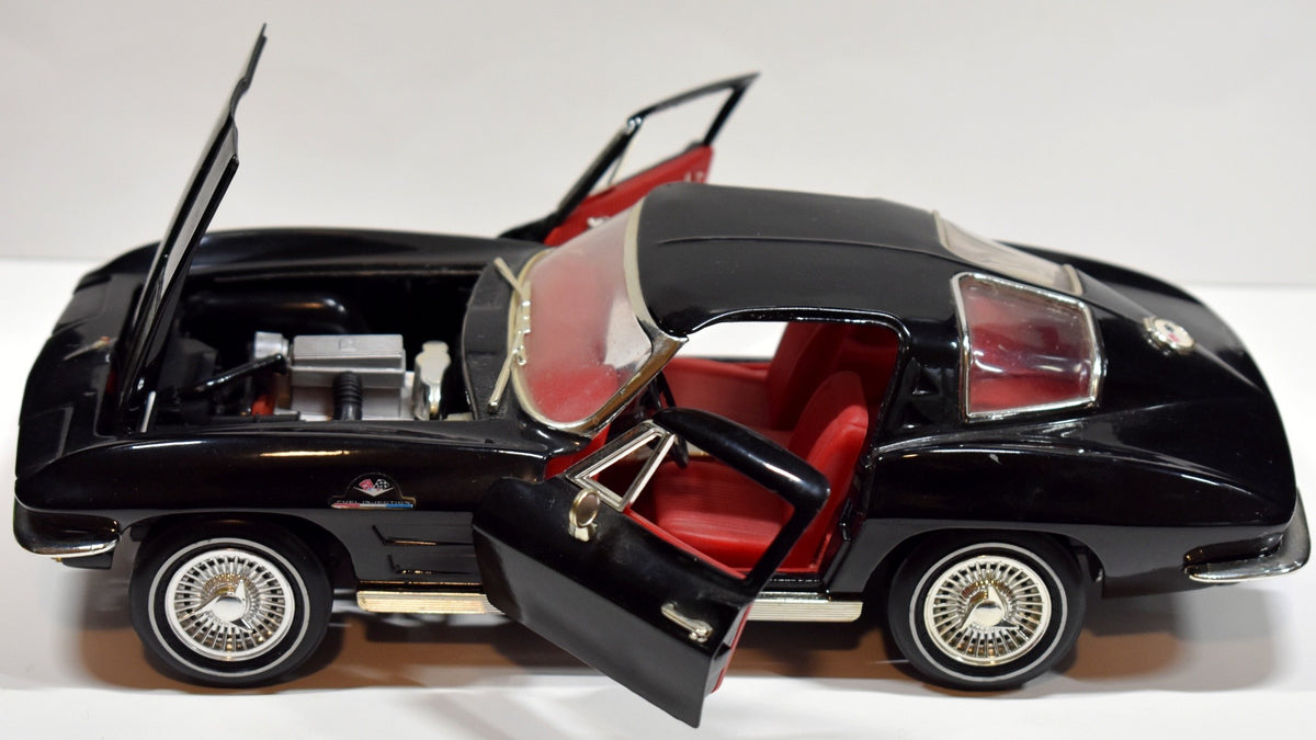ERTL - 1963 Chevrolet Corvette Split Window Coupe Fuelie