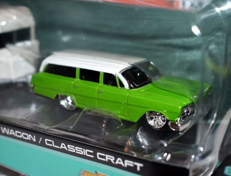 Maisto - Tow & Go - 1962 Chevy Biscayne Station Wagon and Classic Craft Trailer Set