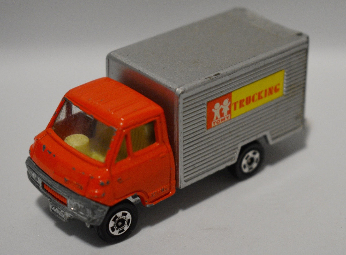 Tomica - Toyota Dyna TOMY Shop Truck
