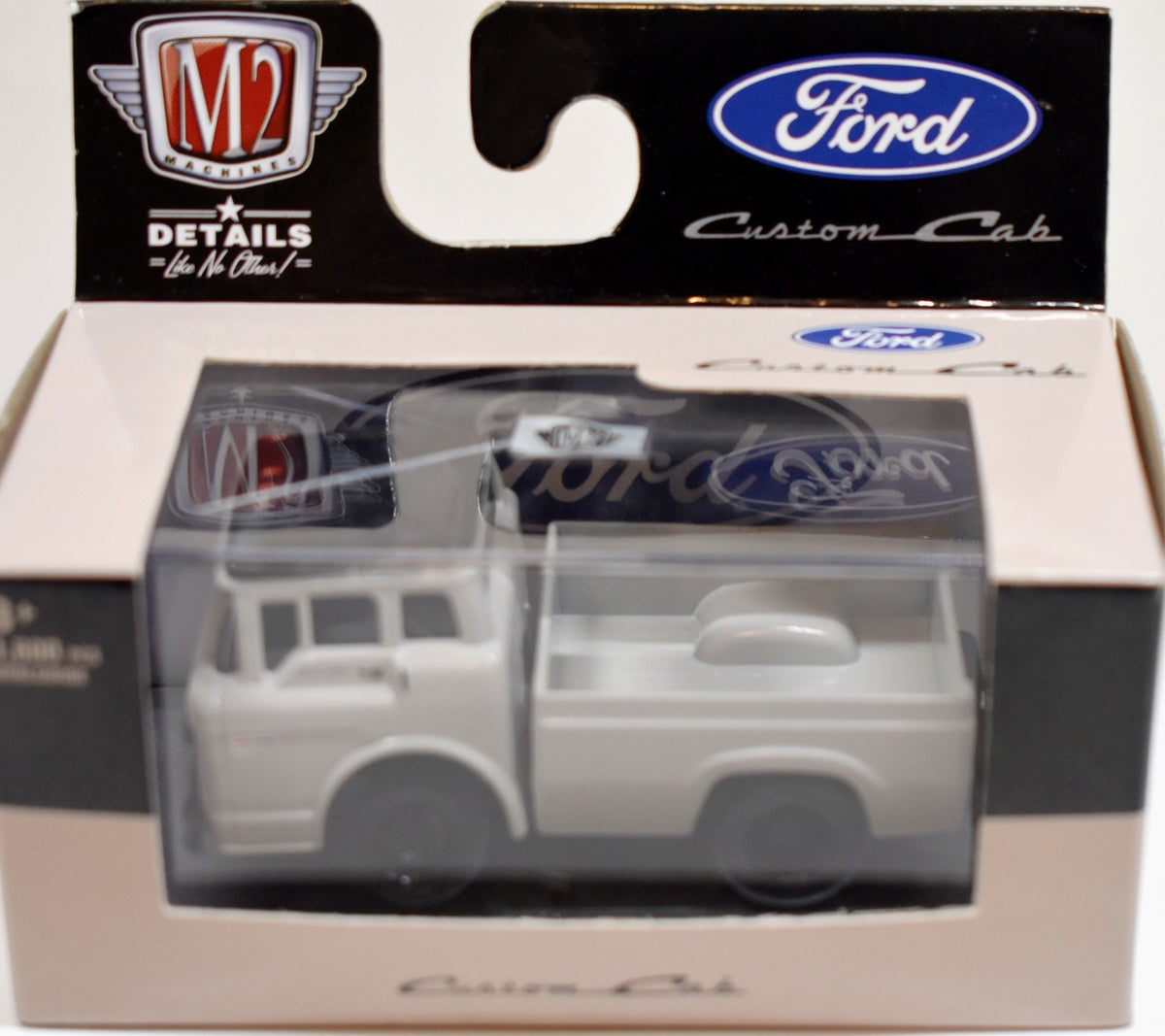 M2 Machines Auto-Thentics -  1970 Ford C-600 Pickup Truck