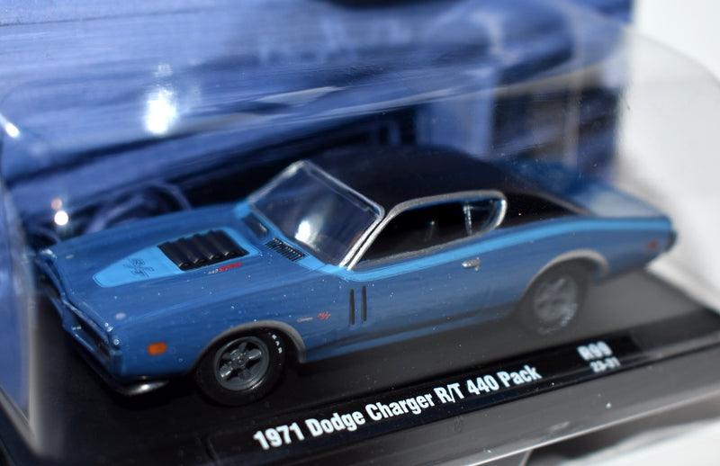 M2 Machines 1971 Dodge Charger R/T 440 6-Pack