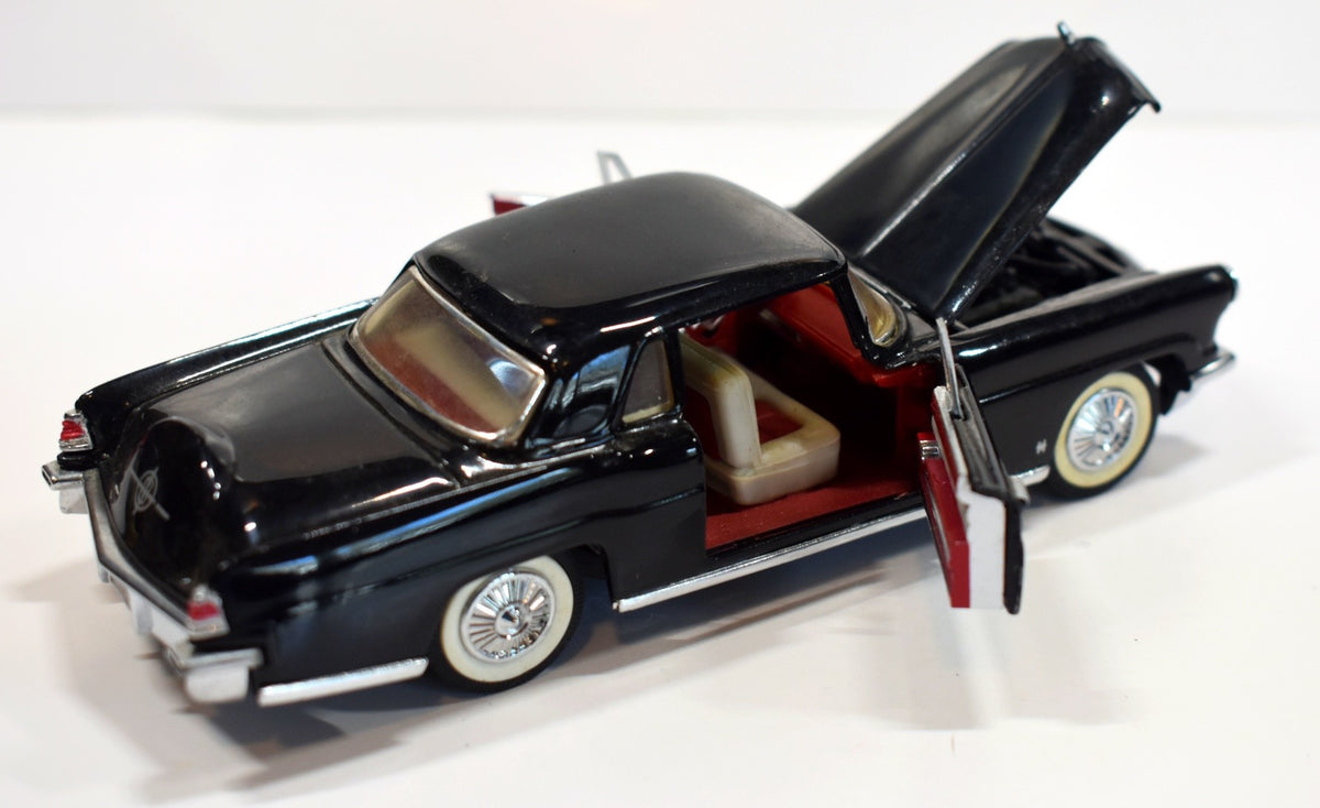 The Franklin Mint - 1956 Lincoln Continental Mark II