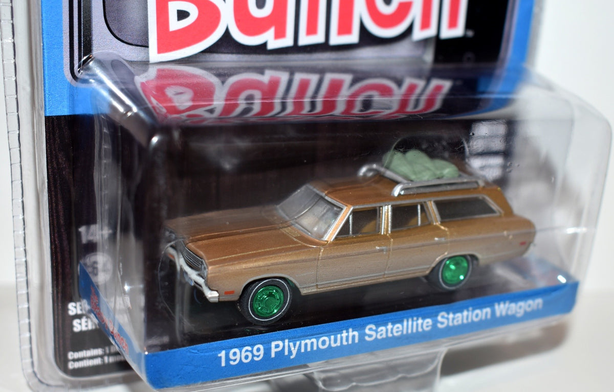 Greenlight Hollywood - Green Machine - The Brady Bunch - 1969 Plymouth Satellite Station Wagon