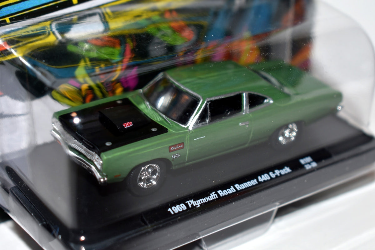 M2 Machines 1969 Plymouth Road Runner 440 6-Pack