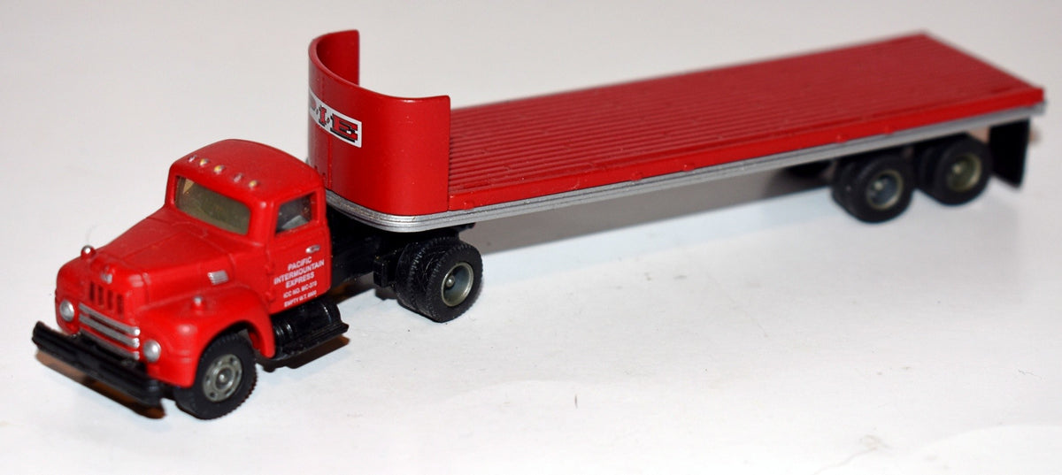 MIni Metals - P-I-E International Harvester R-190 Tractor with 32" Flatbed Trailer