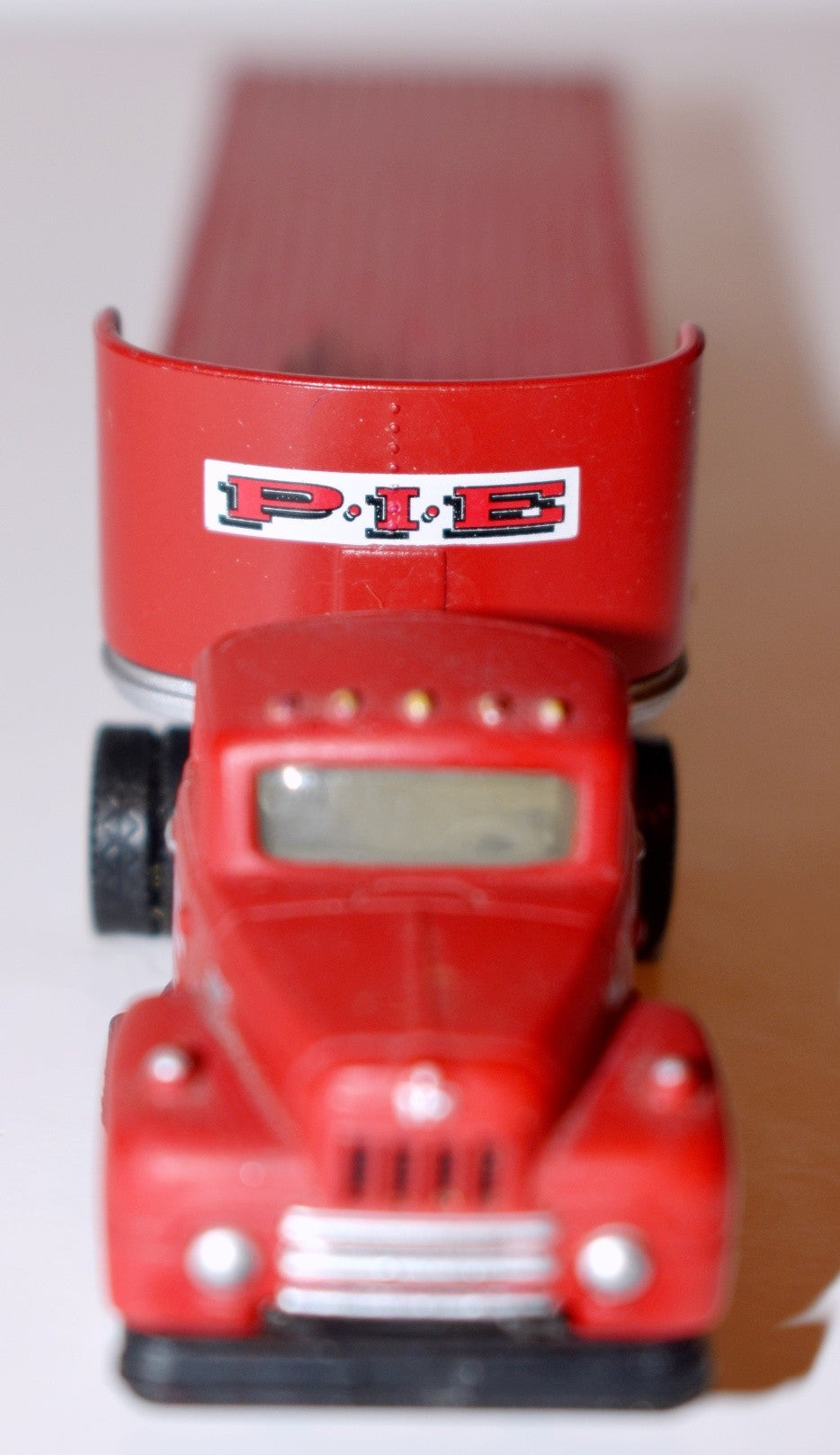 MIni Metals - P-I-E International Harvester R-190 Tractor with 32" Flatbed Trailer