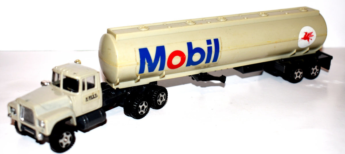 Ertl - Vintage Mobil Oil Tanker Promo