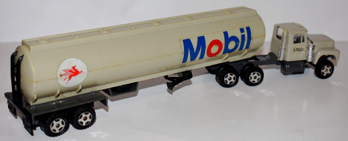 Ertl - Vintage Mobil Oil Tanker Promo