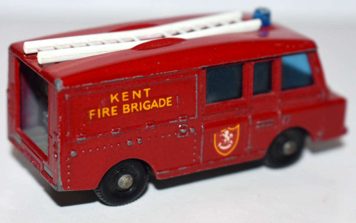 Matchbox Regular Wheels (57-C2) Land Rover Kent Fire Brigade Truck