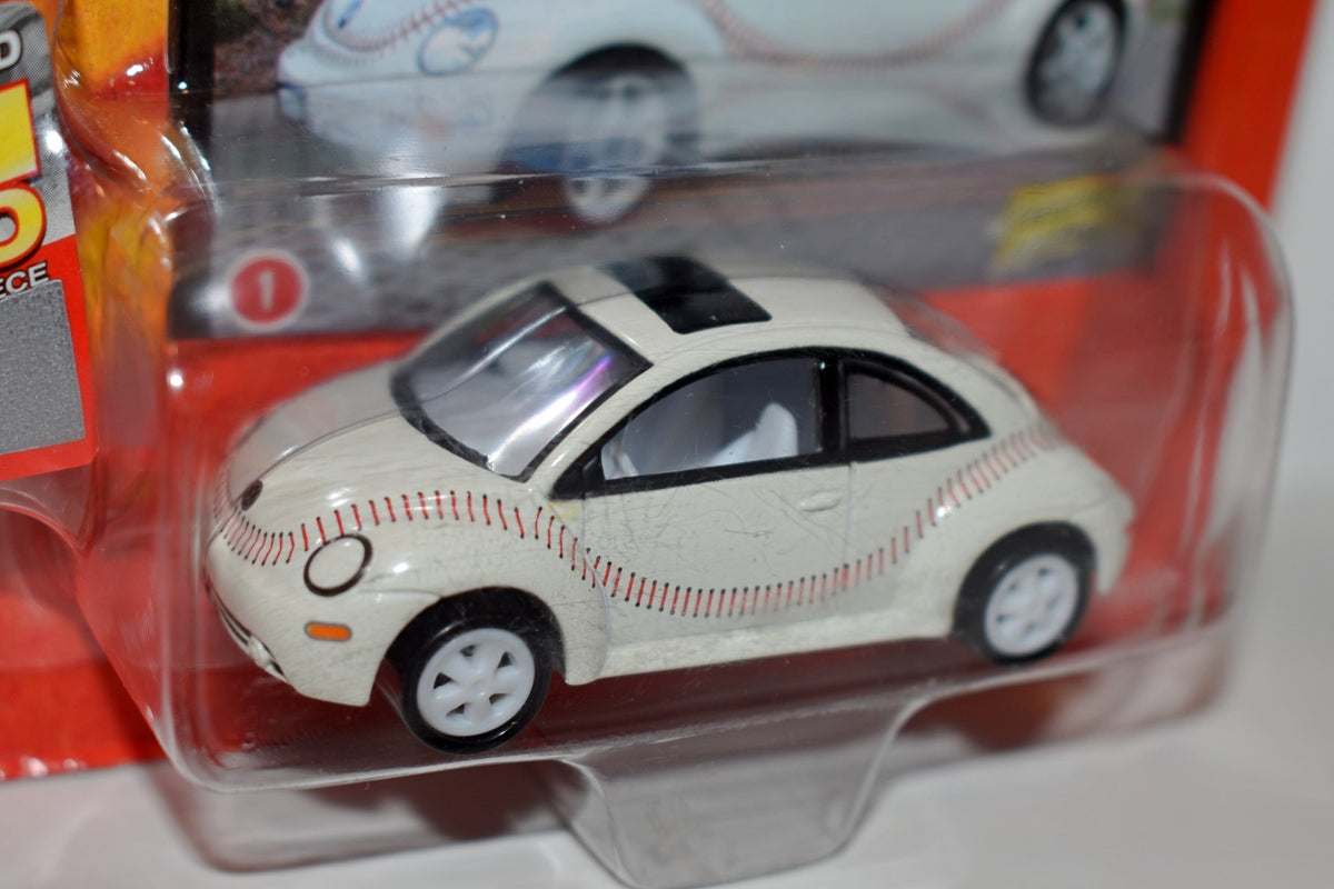 Johnny Lightning Volkswagens "Baseball" Beetle