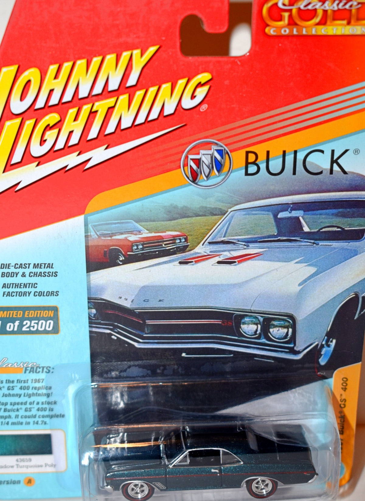 Johnny Lightning - Classic Gold - 1967 Buick GS 400