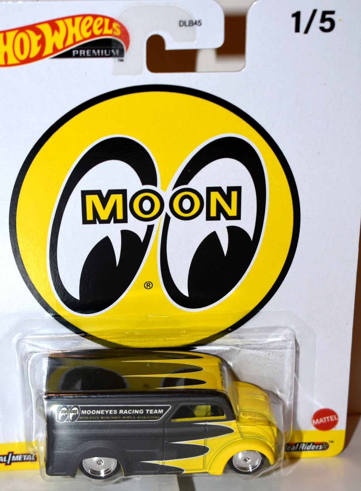 Hot Wheels - Dairy Delivery - Mooneyes Racing Team Divco Truck