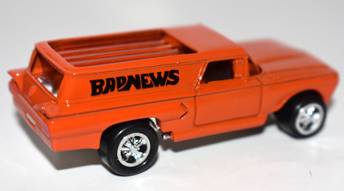 Johnny Lightning - Wacky Winners - Tom Daniel's Bad News 1960 Chevrolet Sedan Delivery