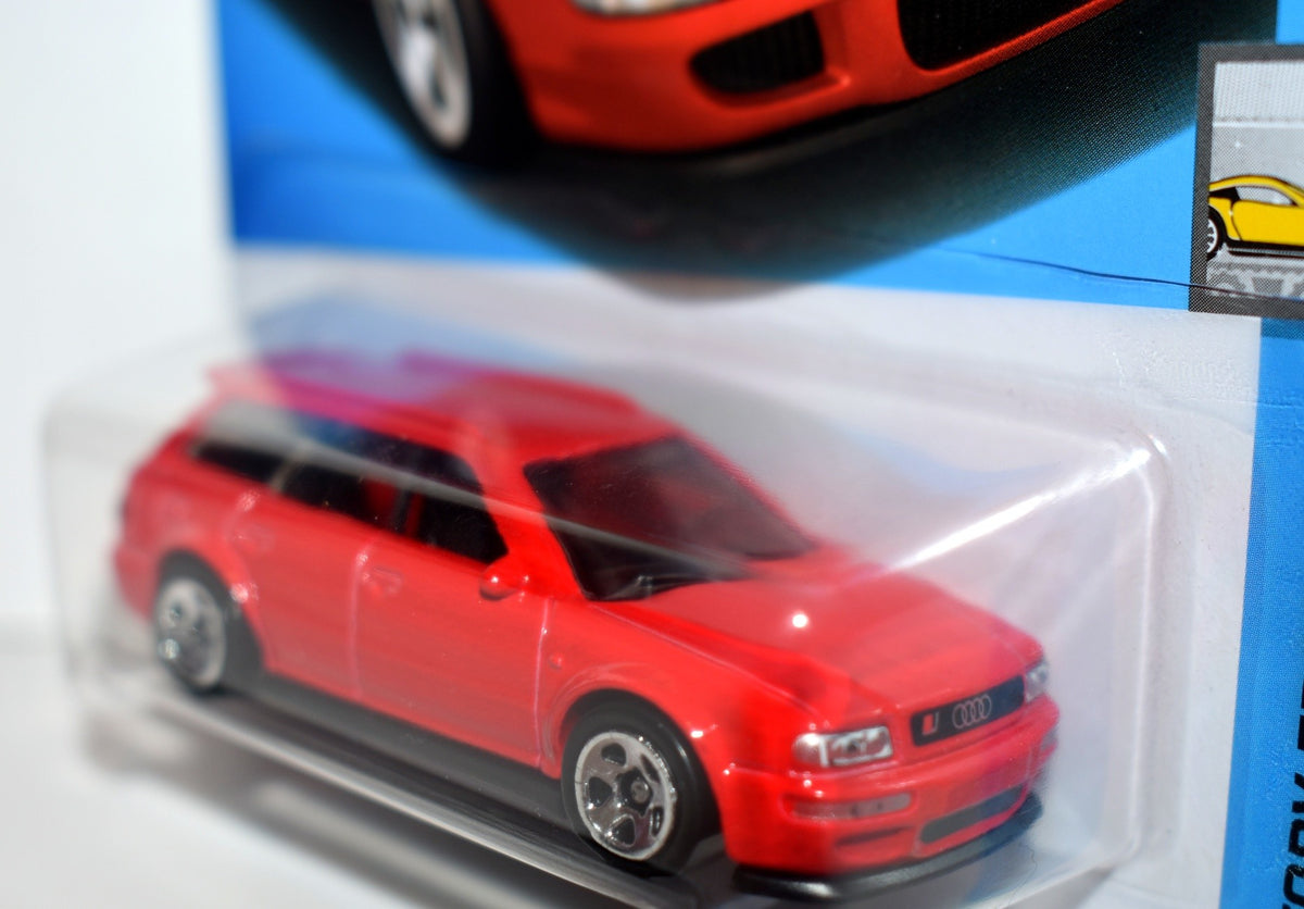 Hot Wheels 1994 Audi Avant RS2 Station Wagon