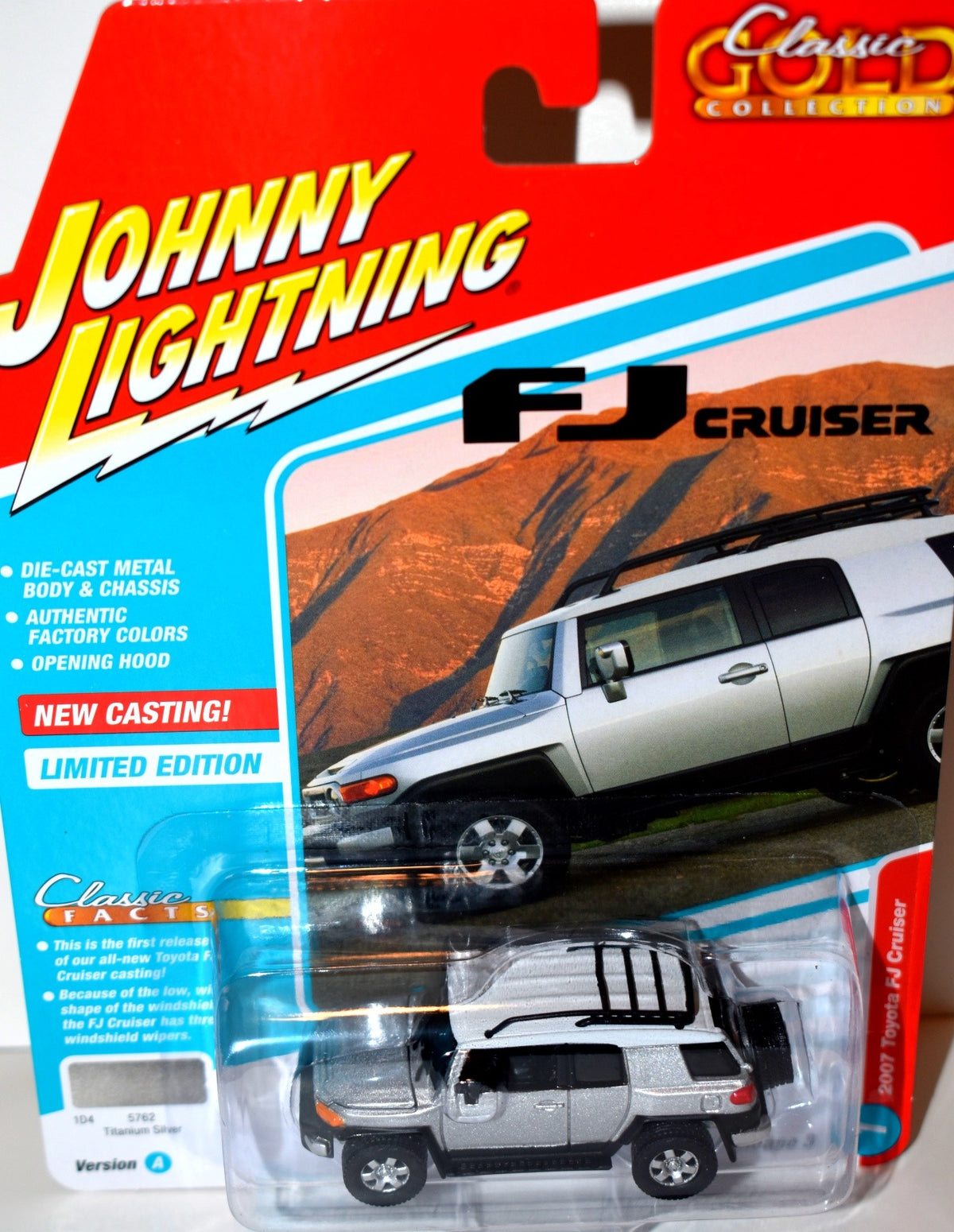 Johnny Lightning Classic Gold - Limited Edition 2007 Toyota FJ Cruiser