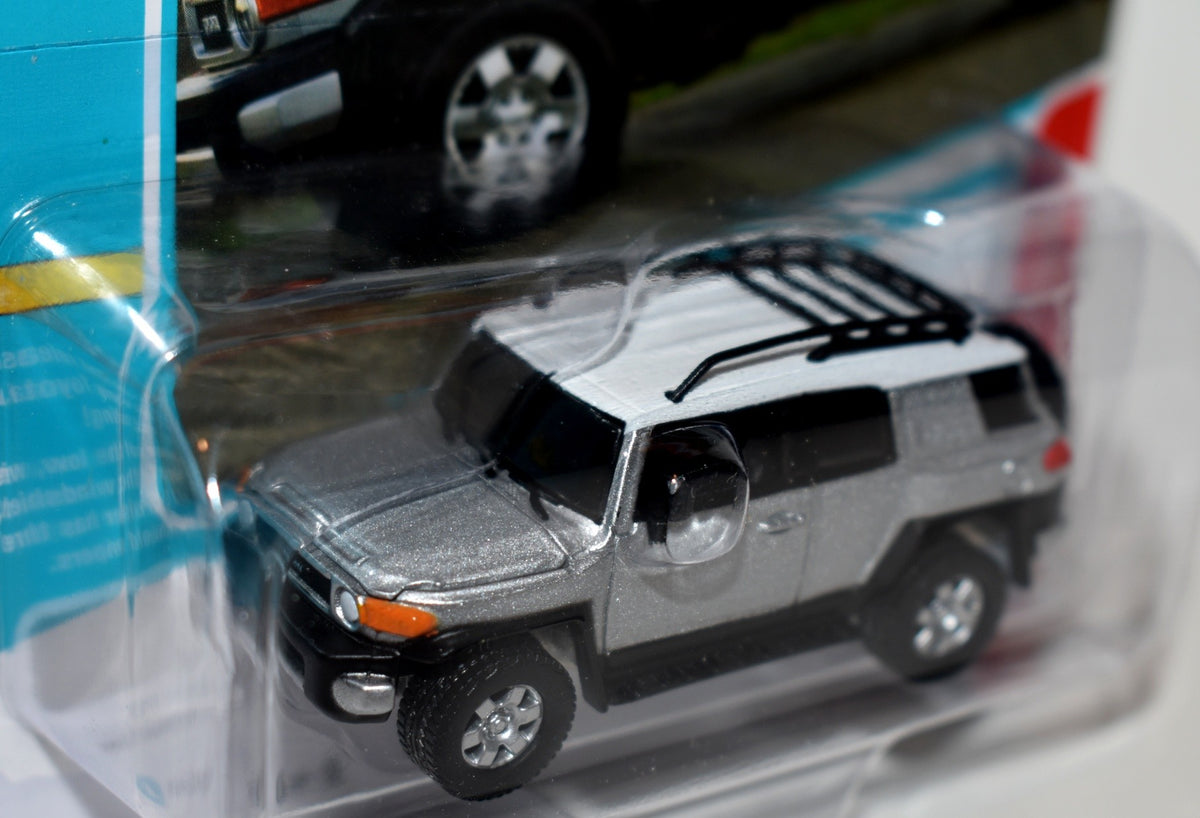 Johnny Lightning Classic Gold - Limited Edition 2007 Toyota FJ Cruiser