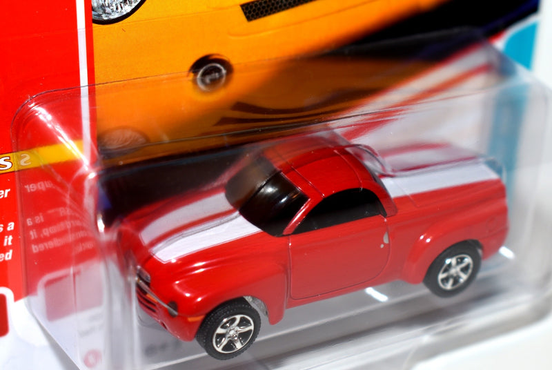 Johnny Lightning  2005 Chevrolet SSR