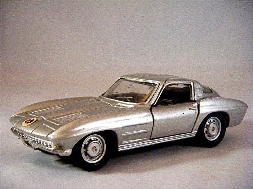 Maisto 1963 Chevrolet Corvette Split Window Coupe