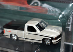 Maisto - Tow & Go - 1993 Chevrolet 454 SS Pickup Truck & Camper Trailer
