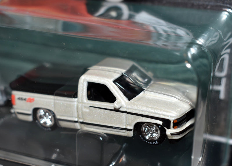 Maisto - Tow & Go - 1993 Chevrolet 454 SS Pickup Truck & Camper Trailer