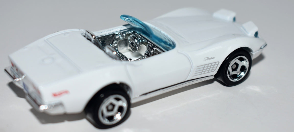 Hot Wheels -   1972 Chevrolet Corvette Convertible (Lights Up)
