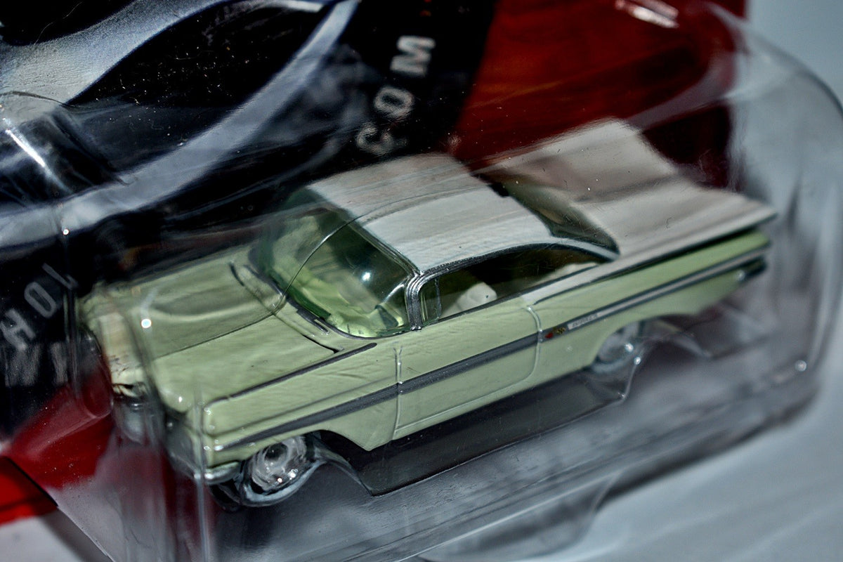 Johnny Lightning - Impala Parade - 1959 Chevrolet Impala Sport Coupe
