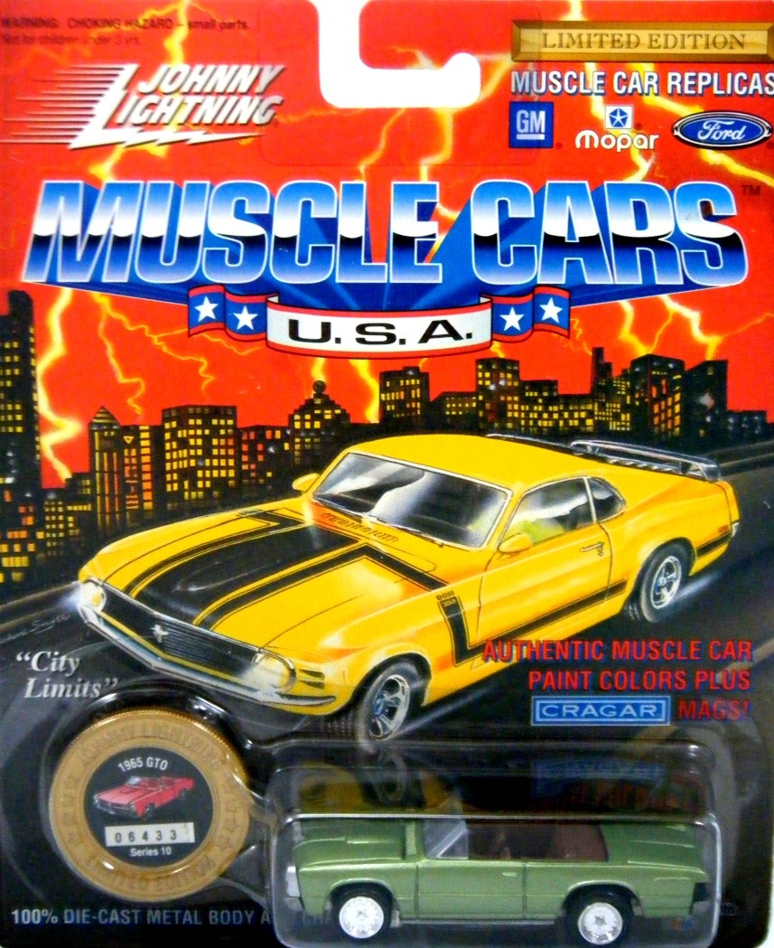 Johnny Lightning Muscle Cars USA 1965 Pontiac GTO Convertible