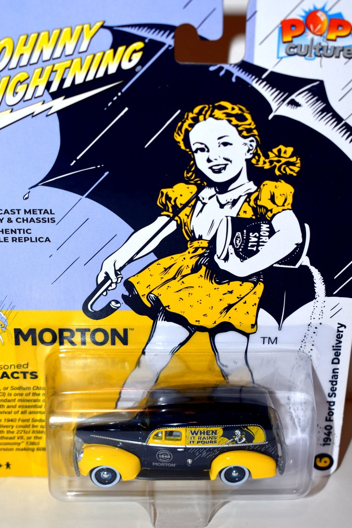 Johnny Lightning Pop Culture - Morton Salt - 1940 Ford Sedan Delivery